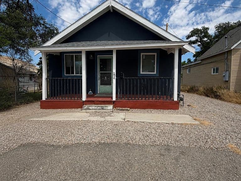 204 Mead St photo 1