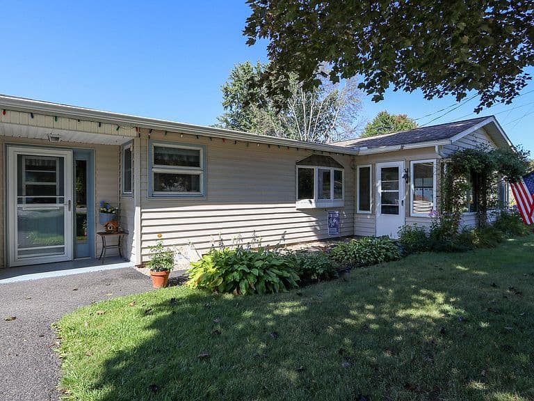 35 Seneca Dr photo 3