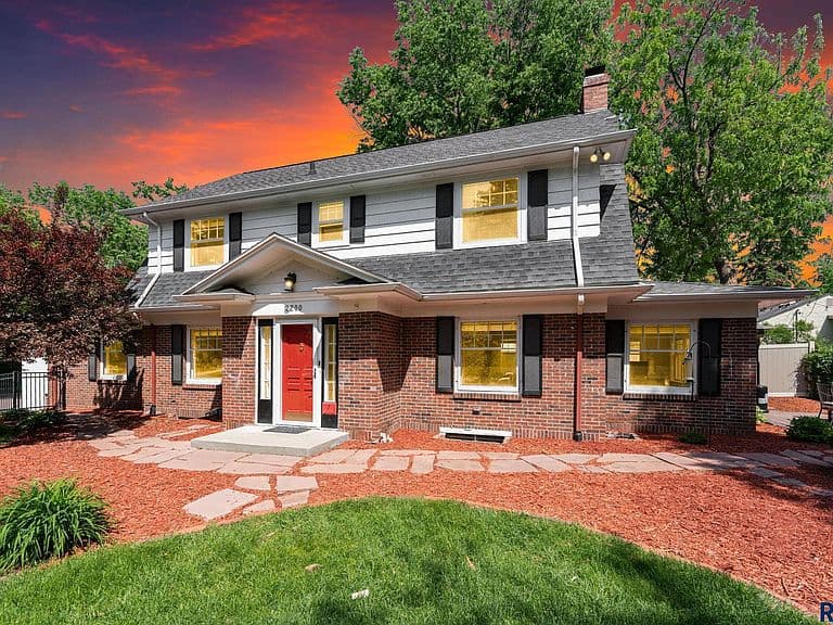 2200 S Phillips Ave photo 2