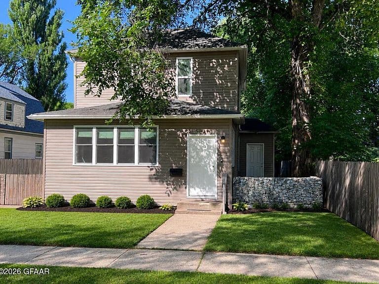 518 Walnut St photo 1