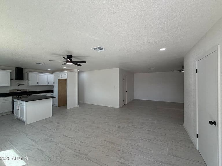 6114 W AVALON Drive photo 2