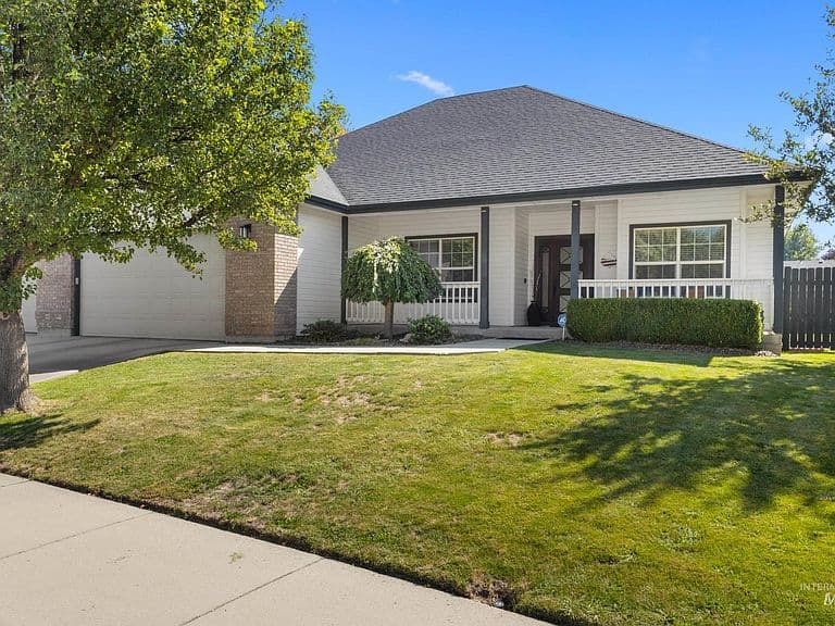 2548 N Monaco Way photo 1