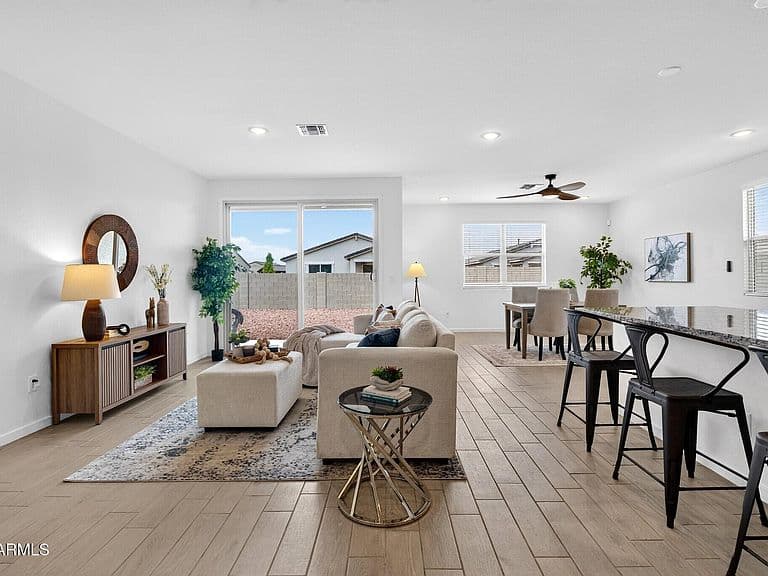 35250 W MERCED Street photo 1