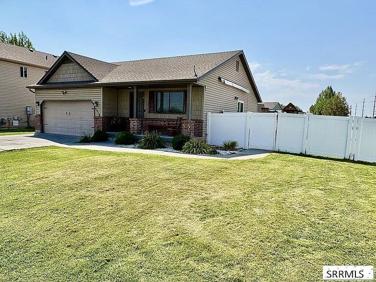 3518 E Pearce Dr photo 1