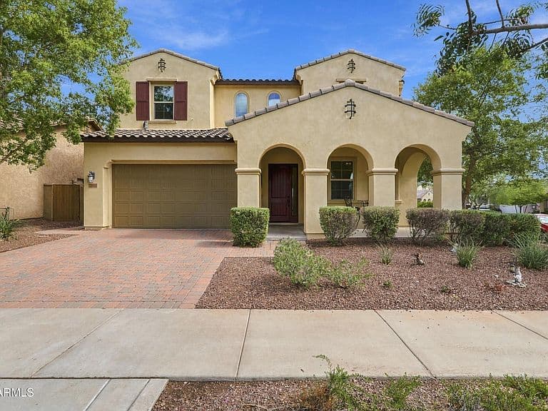 2087 N PARK Street photo 1