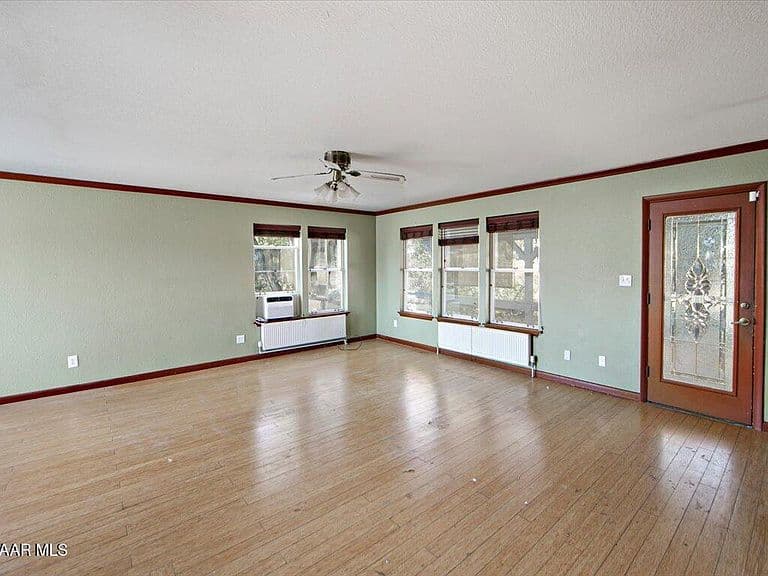 1211 N Susan Dr photo 4