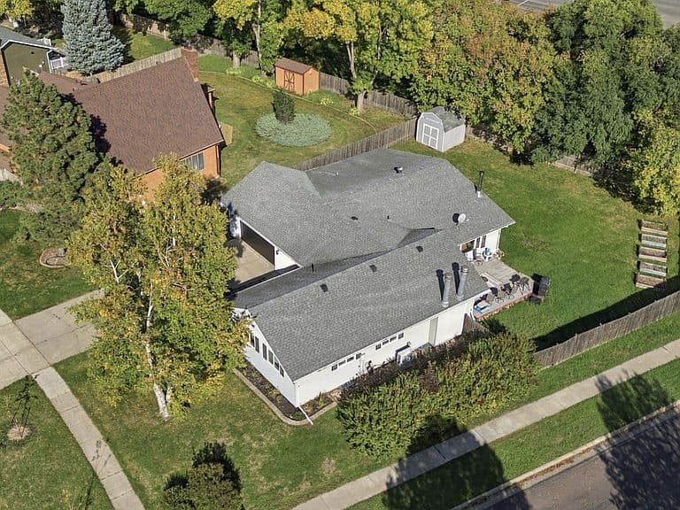 57 Prairiewood Dr S photo 3