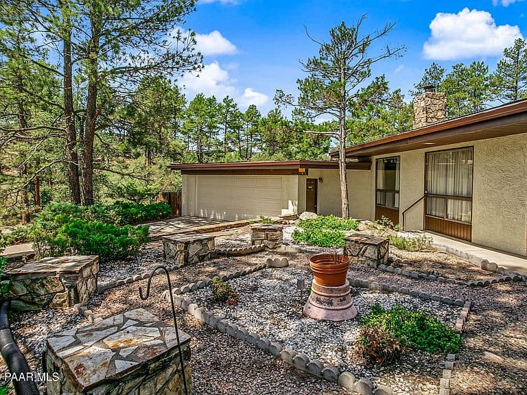 1020 Evergreen Rd photo 2