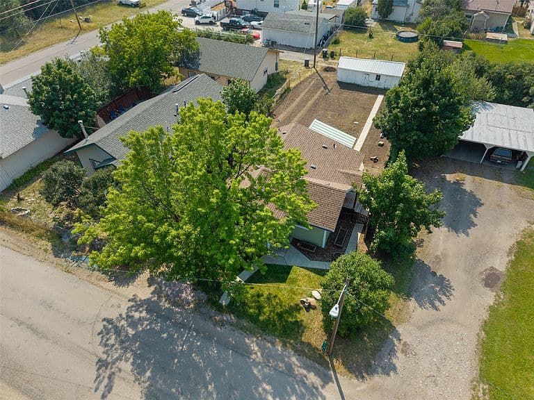 925 3rd St photo 4