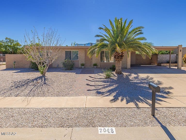 7048 N Northlight Dr photo 2