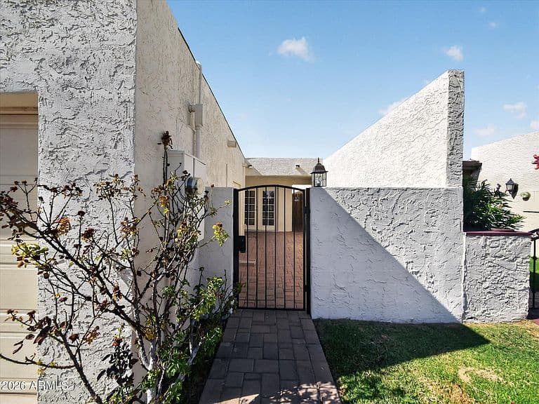 970 W TULSA Street photo 3