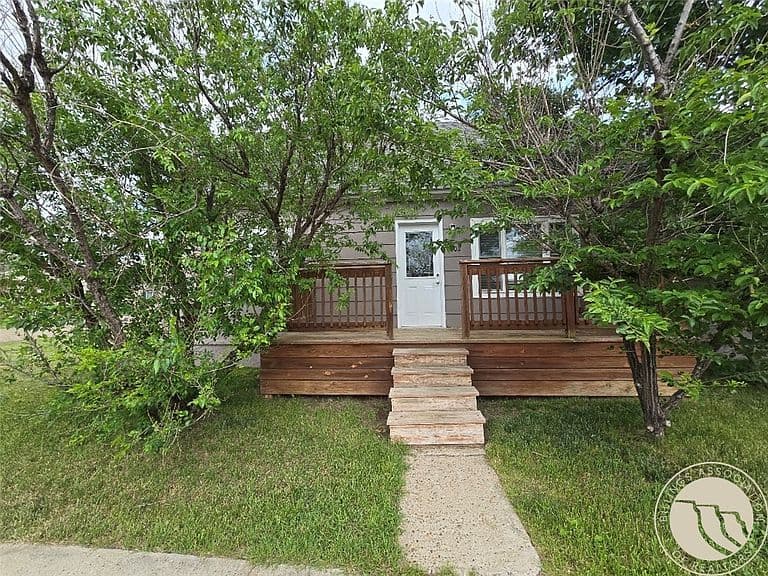 302 S 8th St E photo 1
