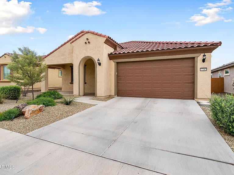 27383 W WAHALLA Lane photo 2