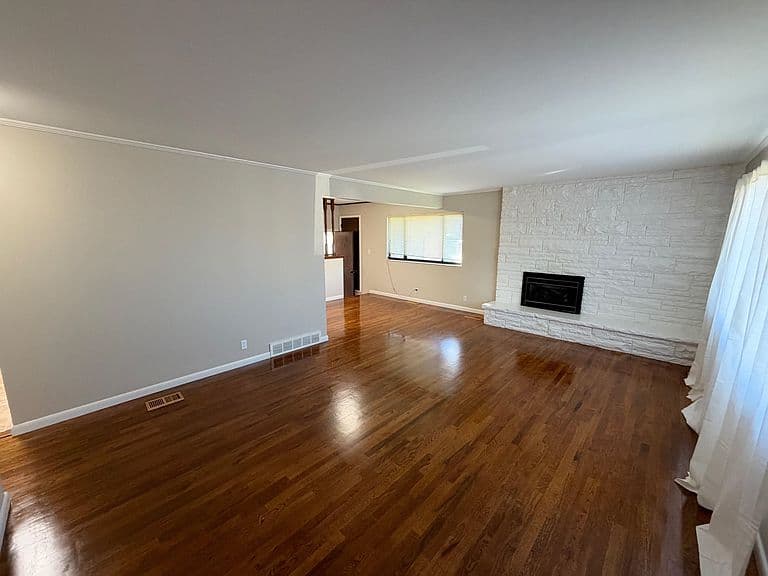 1659 Monte Vista Dr photo 3