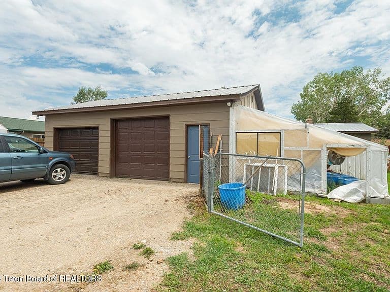 642 N Maybell Ave photo 4