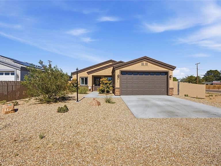 2215 E Devlin Avenue photo 4