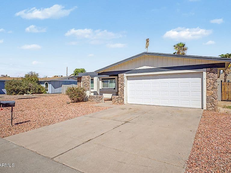 17621 N 18TH Drive photo 4