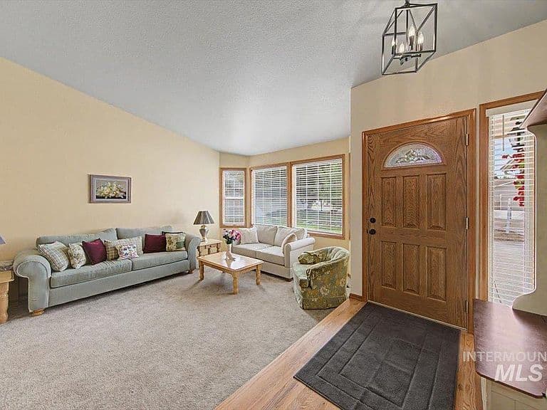 2050 W Sandalwood Dr photo 2