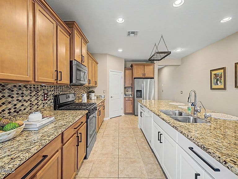41680 W ELM Drive photo 4