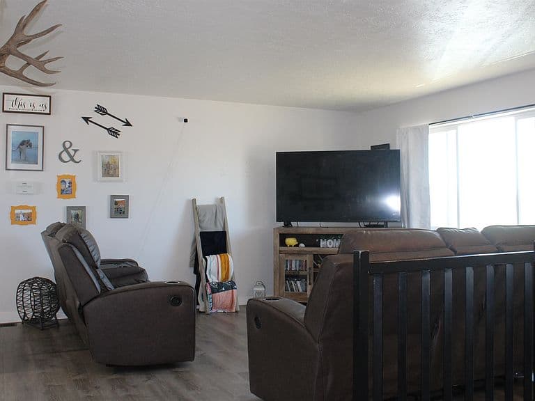 367 7th St photo 2