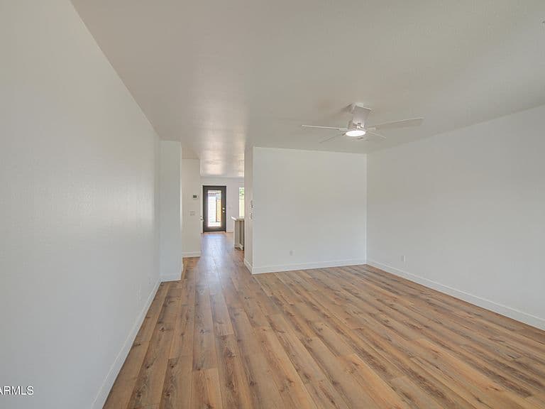 2922 E LE MARCHE Avenue photo 4