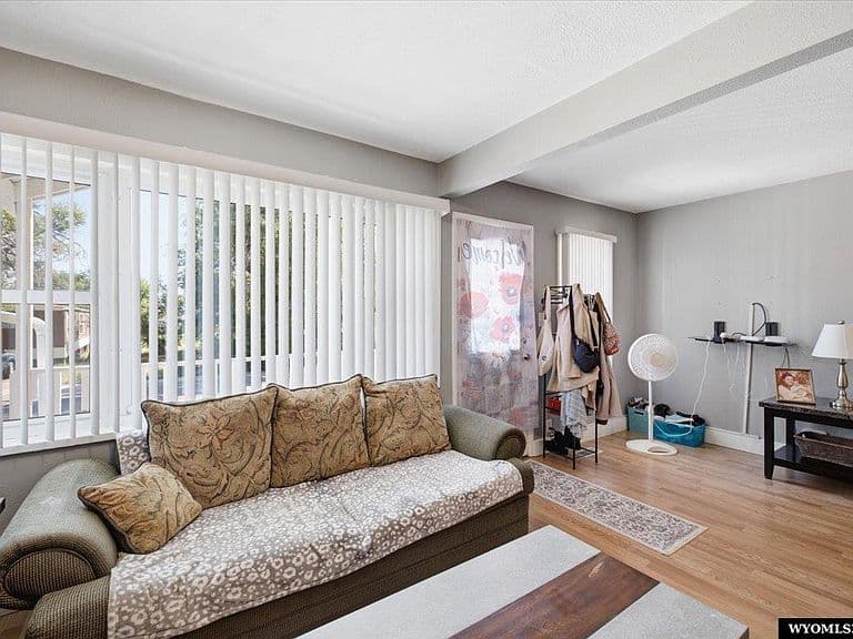 810 Saint John St photo 5
