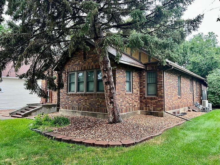 333 N Grand Ave photo 5