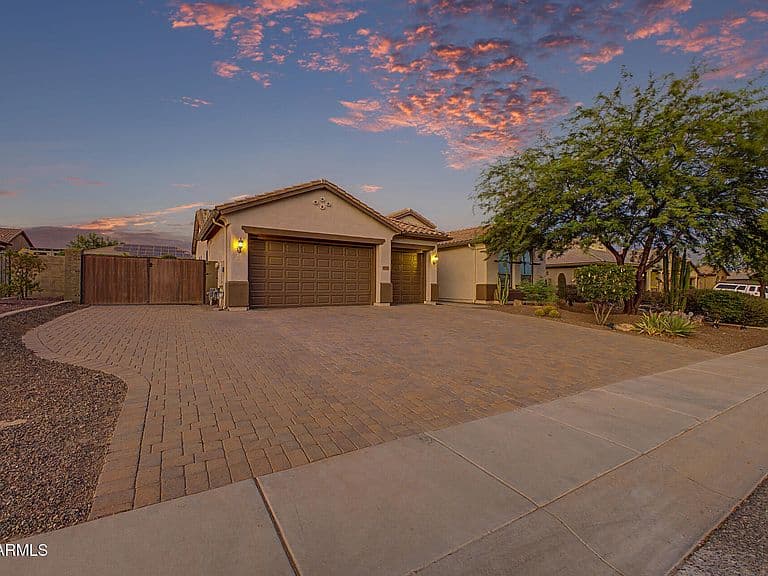 4916 W OLD WEST Trail photo 1