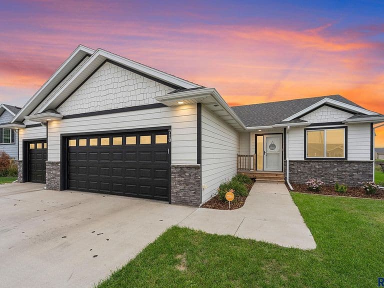 710 Prairieside Trl photo 1