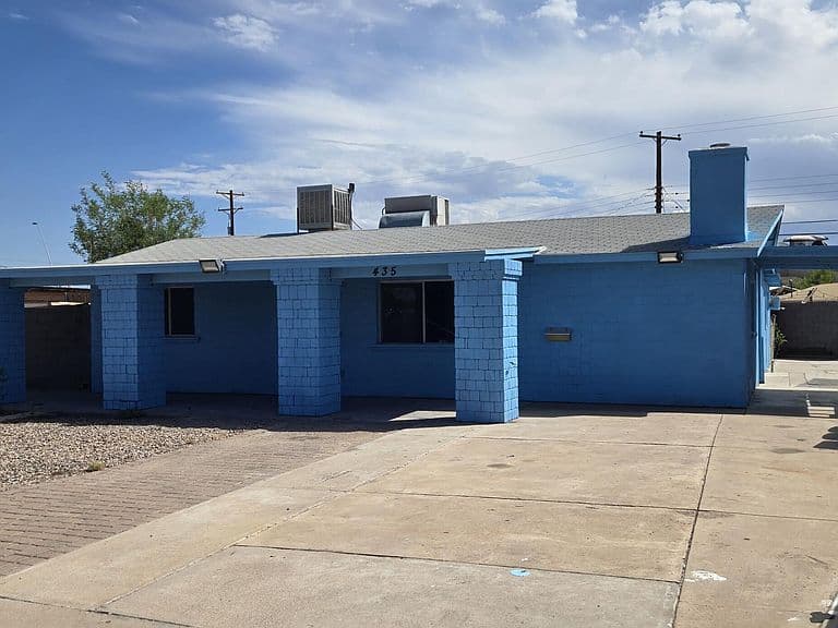 435 S MULBERRY -- photo 1