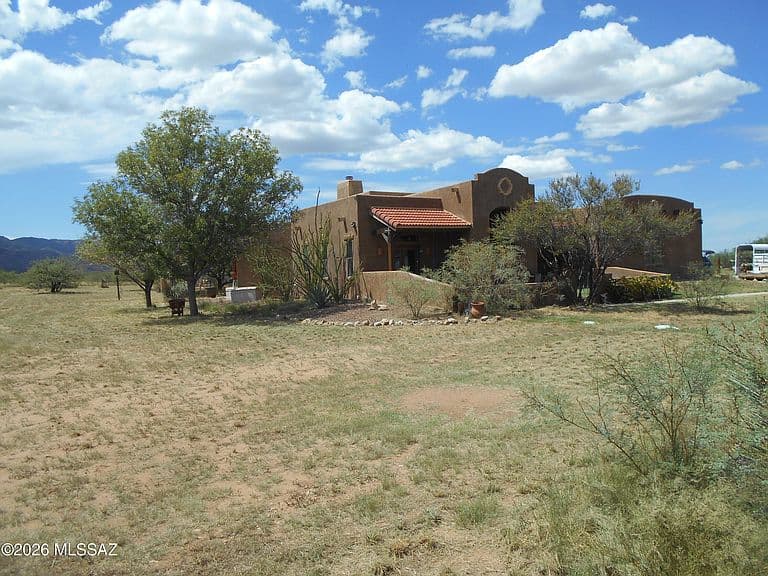 1077 S Central Rd photo 4