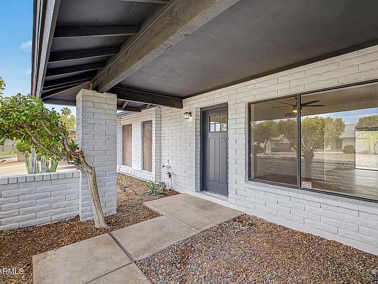 711 W STRAHAN Drive photo 3