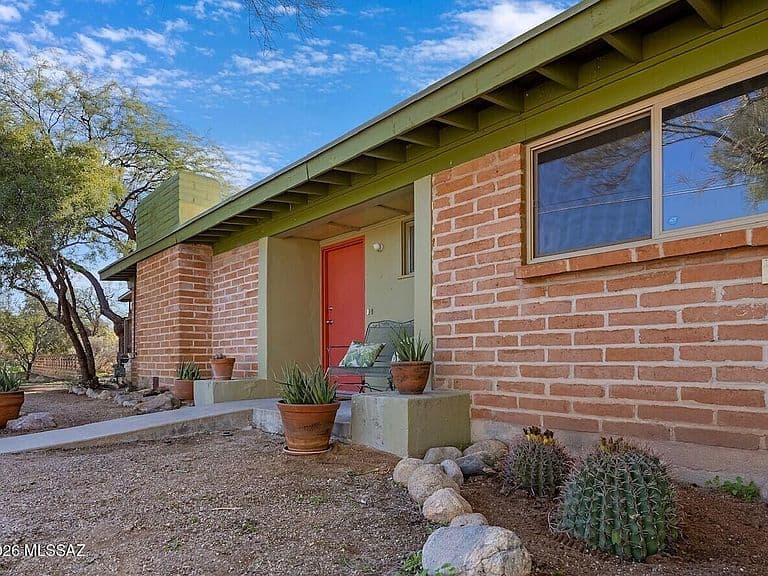 7140 N Edgewood Pl photo 3