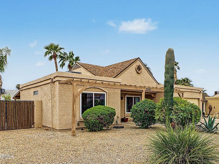 1243 E UTOPIA Road photo 2