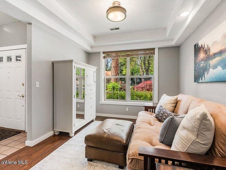 2030 W Hogan St photo 5