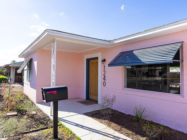 1240 E WINDSOR Avenue photo 4