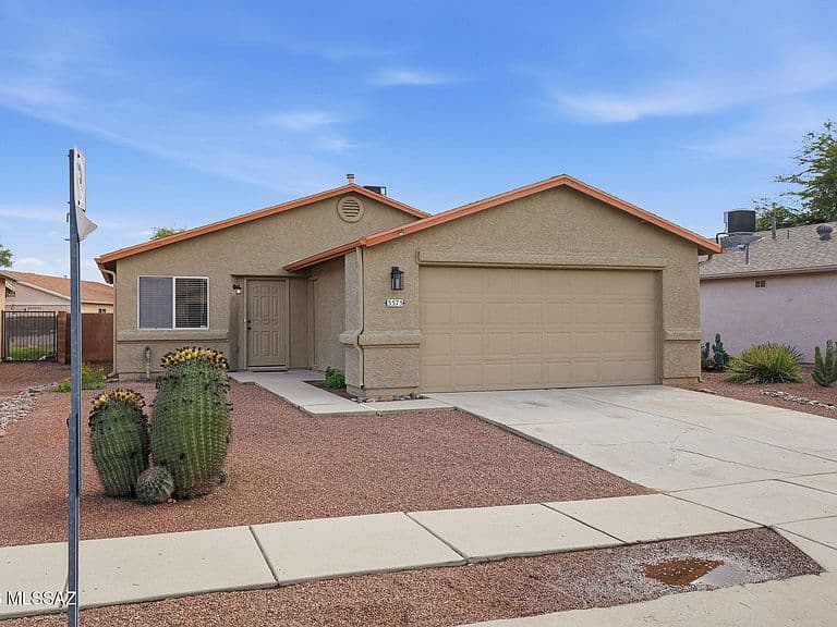3575 W Trevor Dr photo 1