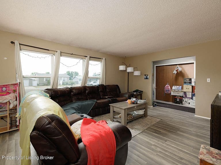 868 22nd St W photo 3