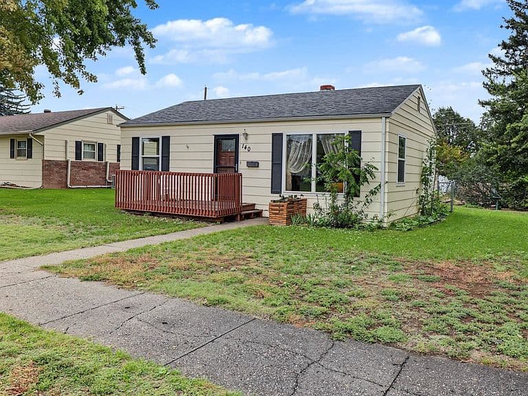 140 Meade St photo 3