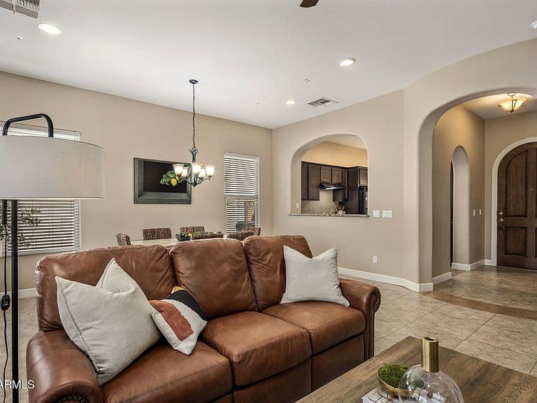 12081 W DESERT MIRAGE Drive photo 5