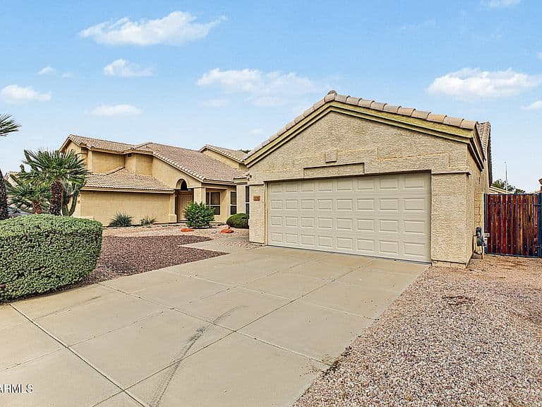 1050 W Whitten Street photo 2
