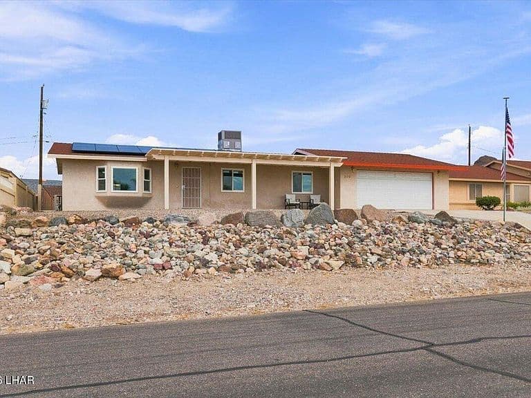 3961 Breakwater Dr photo 4