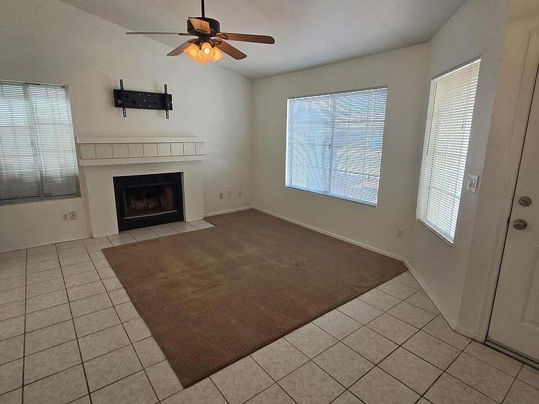 2925 E BLACKHAWK Drive photo 3