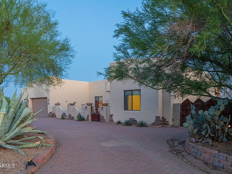 13639 E HEDGEHOG Place photo 4