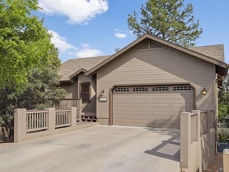 1117 N Bavarian Way photo 4