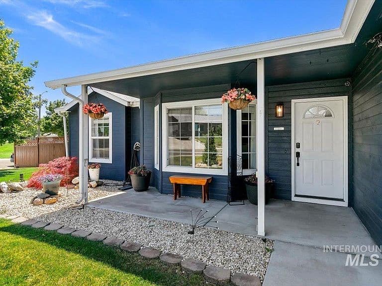 3309 Robinhood Loop photo 2