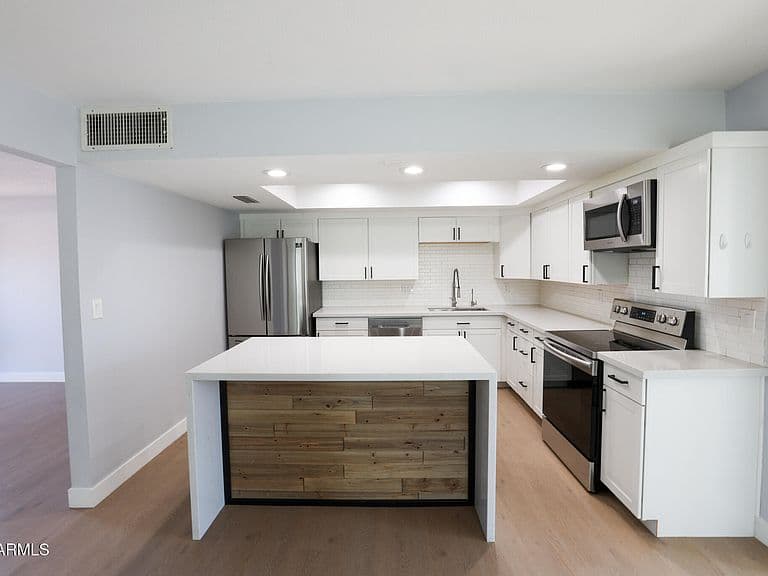 623 E LA JOLLA Drive photo 5