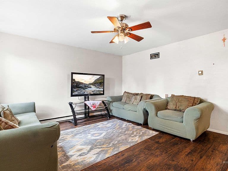 120 E Avenue C photo 5