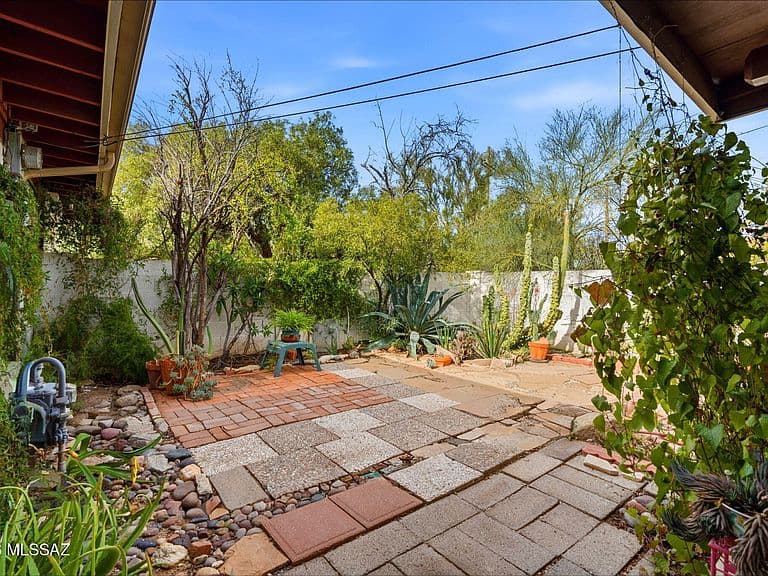 7643 N Andover Dr photo 5