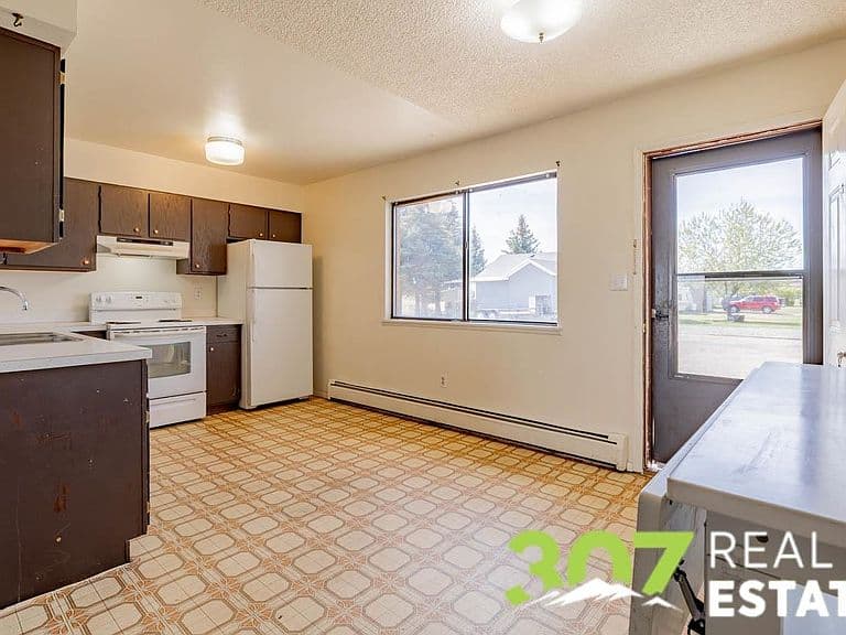 1649 N Park Dr photo 5